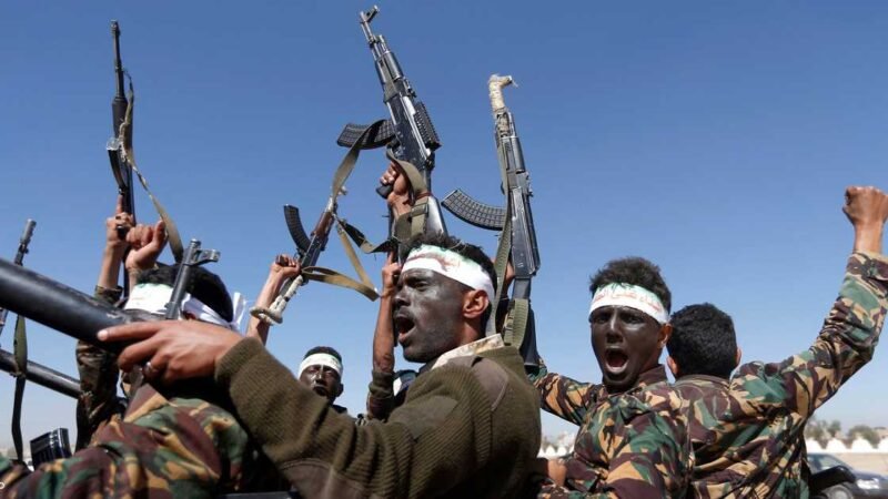 Houthi Forces Launch Intense Wave of Attacks in Yemen