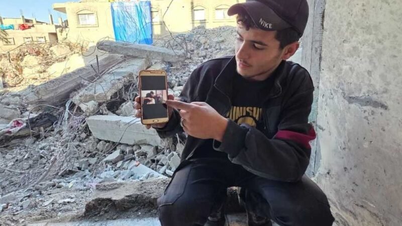 Gaza’s Rubble Becomes Open Graves for the Missing