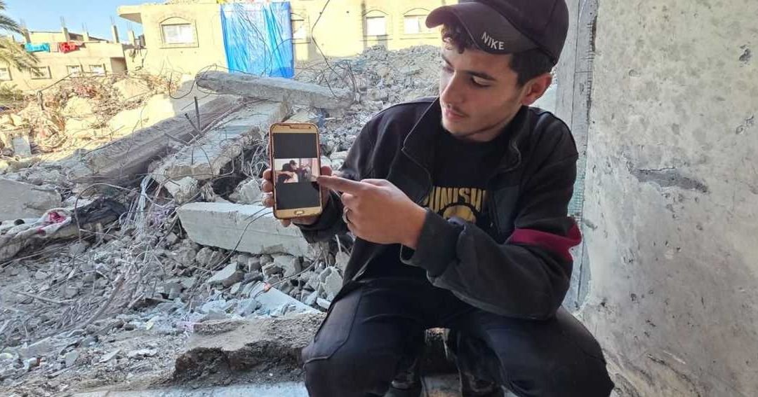 Gaza’s Rubble Becomes Open Graves for the Missing