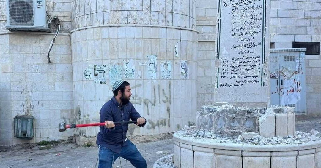 Israeli Knesset Member Joins Settlers in Vandalizing Palestinian Memorial