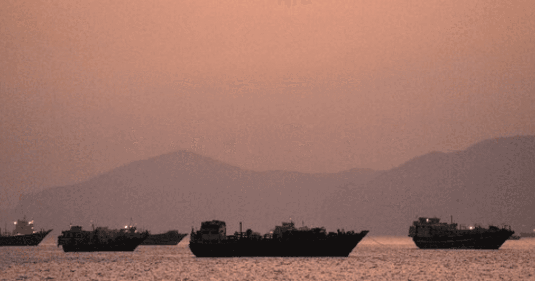 Oil Spill Reaches Omani Coastline Following Tanker Grounding