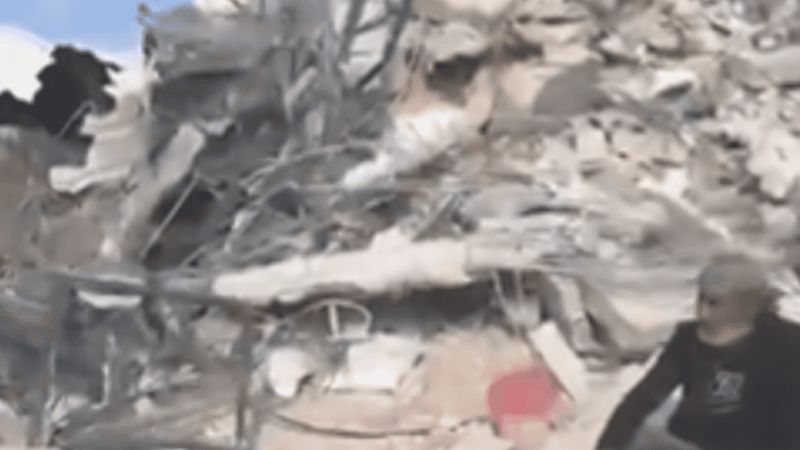 Israeli Bulldozers Demolish Long-Standing Residential Building in Qalandia