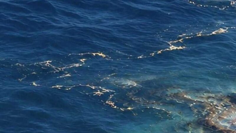 UAE Responds to Oil Spill Affecting Umm Al Quwain Coastline
