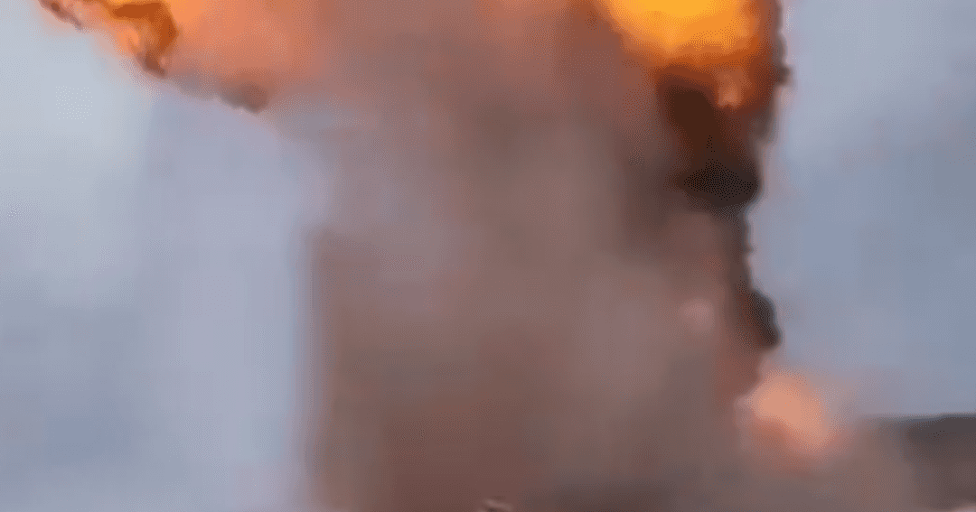 Airstrikes Reported in Sanaa Following Oil Facility Evacuation Call